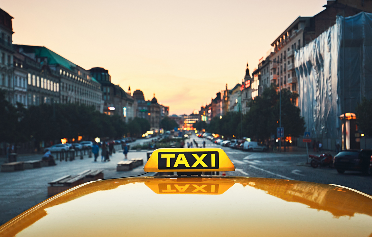 Nach einem Unfall kann man sich prinzipiell die Kosten für ein Mietfahrzeug von der gegnerischen Haftpflichtversicherung erstatten lassen.